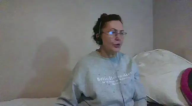 Hottie-Mom online show from 4, 1, 2025