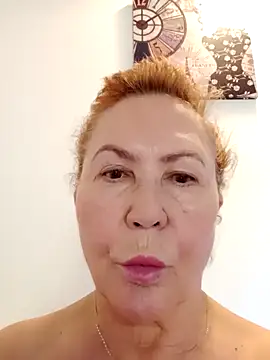 Hottie-Mom online show from 14, 10, 2025