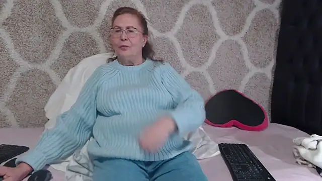 Hottie-Mom online show from 7, 2, 2026