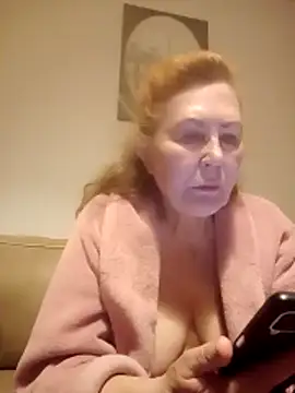 Hottie-Mom online show from 9, 4, 2026