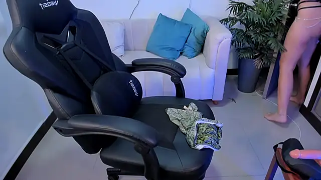 SaraParker  online show from 21, 1, 2025