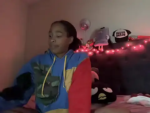 Snapshot of Cum2Charm chatting on 11, 10, 2025 Cum2Charm online show from 11, 10, 2025