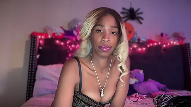 Snapshot of Cum2Charm chatting on 2, 11, 2025 Cum2Charm online show from 2, 11, 2025