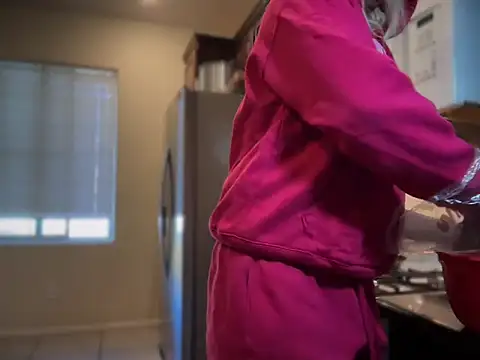 Snapshot of Cum2Charm chatting on 7, 11, 2025 Cum2Charm online show from 7, 11, 2025