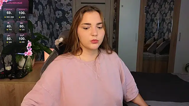 Snapshot of _momiji_ chatting on 2, 10, 2025 momiji online show from 2, 10, 2025