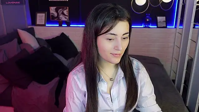 KylieMellow online show from 28, 2, 2025