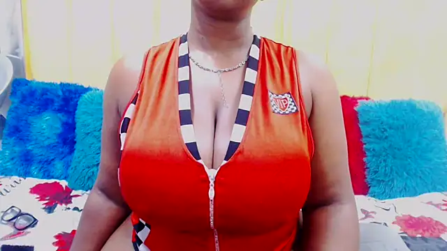 Snapshot of Bustydiva88 chatting on 15, 12, 2024 Bustydiva88 online show from 15, 12, 2024