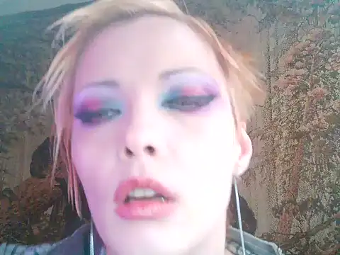 Snapshot of WildMissNiks chatting on 1, 2, 2025 WildMissNiks online show from 1, 2, 2025