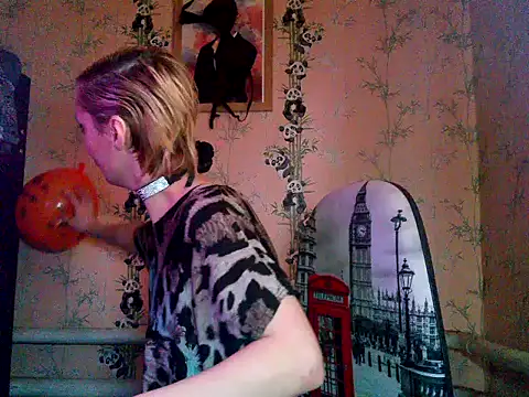 Snapshot of WildMissNiks chatting on 29, 10, 2025 WildMissNiks online show from 29, 10, 2025