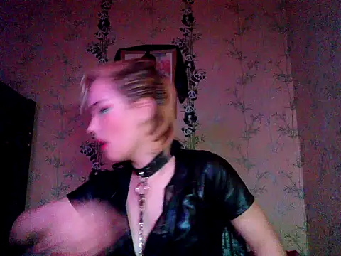 Snapshot of WildMissNiks chatting on 11, 11, 2025 WildMissNiks online show from 11, 11, 2025