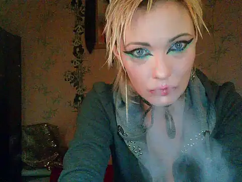 Snapshot of WildMissNiks chatting on 12, 11, 2025 WildMissNiks online show from 12, 11, 2025