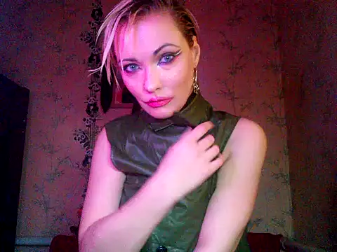 Snapshot of WildMissNiks chatting on 13, 11, 2025 WildMissNiks online show from 13, 11, 2025