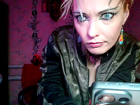 Snapshot of WildMissNiks chatting on 1, 12, 2025 WildMissNiks online show from 1, 12, 2025