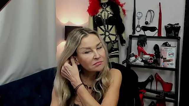 crystaLUX online show from 3, 1, 2025