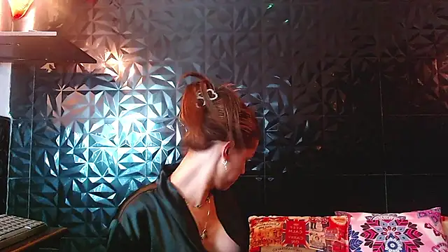 PINK  LOLA1 online show from 6, 3, 2026