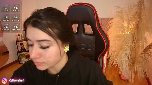 Snapshot of KallyMyller1 chatting on 7, 2, 2025 KallyMyller1 online show from 7, 2, 2025