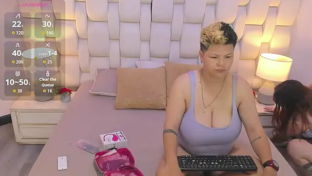 MiaYMolly online show from 5, 11, 2025