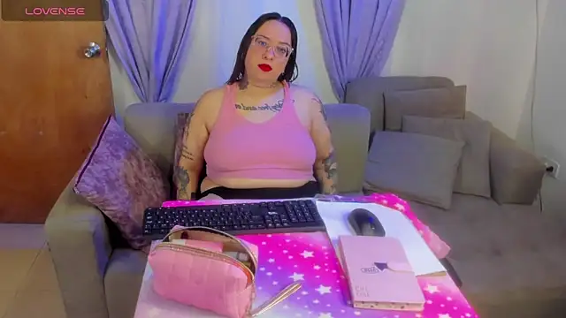 Snapshot of MiaYMolly chatting on 30, 4, 2026 MiaYMolly online show from 30, 4, 2026