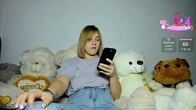 Snapshot of KindKristy chatting on 13, 10, 2025 KindKristy online show from 13, 10, 2025