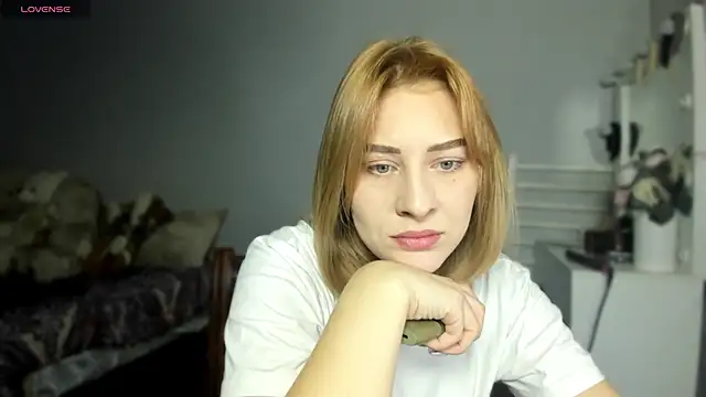 Snapshot of KindKristy chatting on 5, 12, 2025 KindKristy online show from 5, 12, 2025