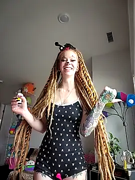 Snapshot of LucidLucy chatting on 1, 11, 2025 LucidLucy online show from 1, 11, 2025