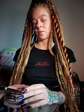 Snapshot of LucidLucy chatting on 2, 11, 2025 LucidLucy online show from 2, 11, 2025