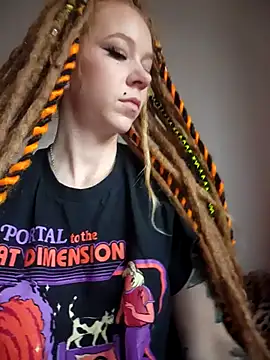 Snapshot of LucidLucy chatting on 6, 11, 2025 LucidLucy online show from 6, 11, 2025