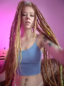 Snapshot of LucidLucy chatting on 4, 12, 2025 LucidLucy online show from 4, 12, 2025