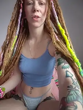 Snapshot of LucidLucy chatting on 14, 12, 2025 LucidLucy online show from 14, 12, 2025