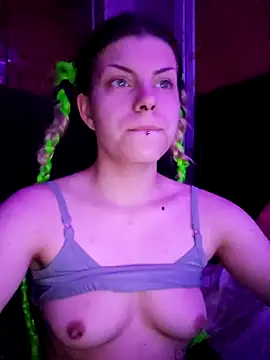 Snapshot of Elunaa chatting on 11, 1, 2025 Elunaa online show from 11, 1, 2025