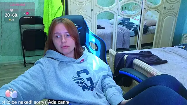 Snapshot of DanaMartina chatting on 3, 10, 2025 DanaMartina online show from 3, 10, 2025