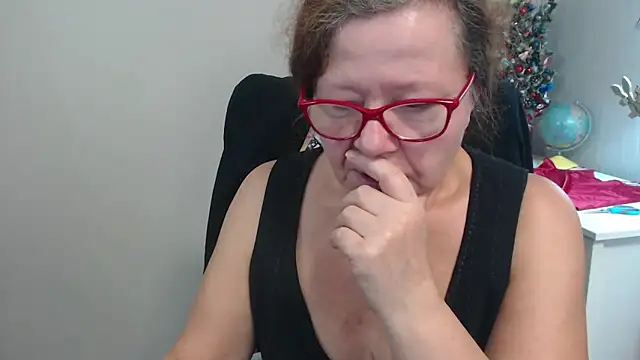 Snapshot of Adelewildx chatting on 18, 12, 2024 Adelewildx online show from 18, 12, 2024