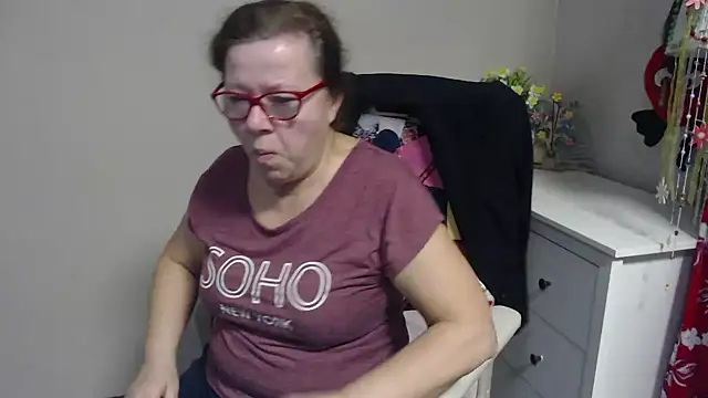 Snapshot of Adelewildx chatting on 5, 2, 2025 Adelewildx online show from 5, 2, 2025