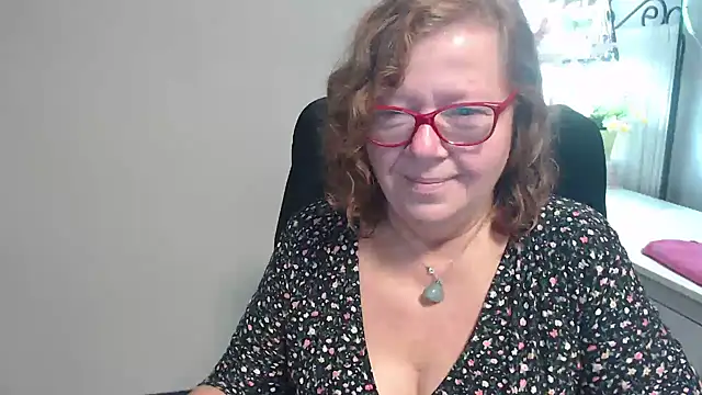 Snapshot of Adelewildx chatting on 11, 9, 2025 Adelewildx online show from 11, 9, 2025