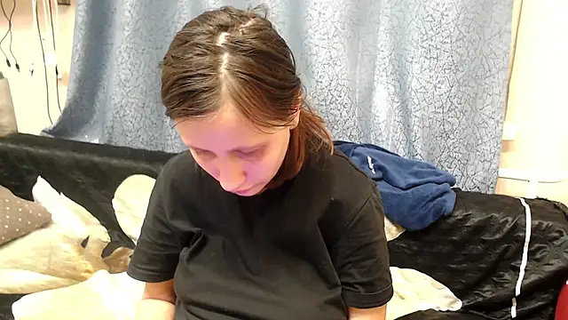 Snapshot of alisacucumber chatting on 2, 3, 2025 alisacucumber online show from 2, 3, 2025