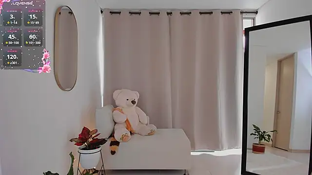 roxie gates  online show from 19, 9, 2025