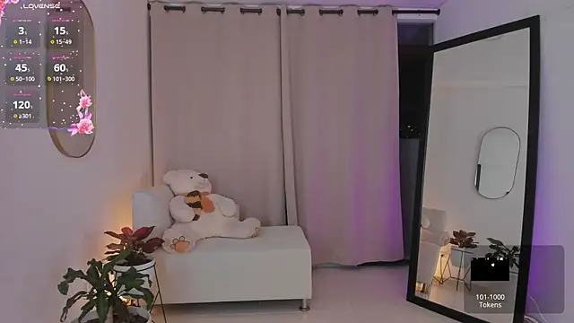 roxie gates  online show from 19, 11, 2025