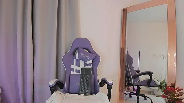 roxie gates  online show from 1, 2, 2026