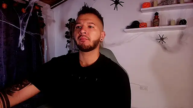 Snapshot of mister_miike chatting on 22, 10, 2025 mister miike online show from 22, 10, 2025