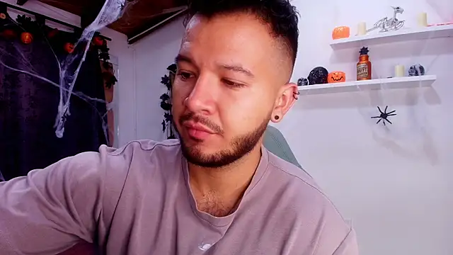 Snapshot of mister_miike chatting on 23, 10, 2025 mister miike online show from 23, 10, 2025