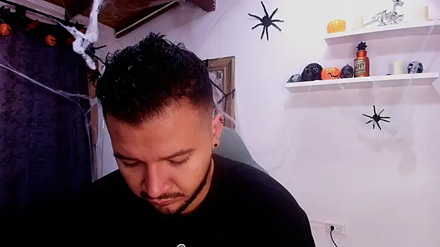 Snapshot of mister_miike chatting on 24, 10, 2025 mister miike online show from 24, 10, 2025