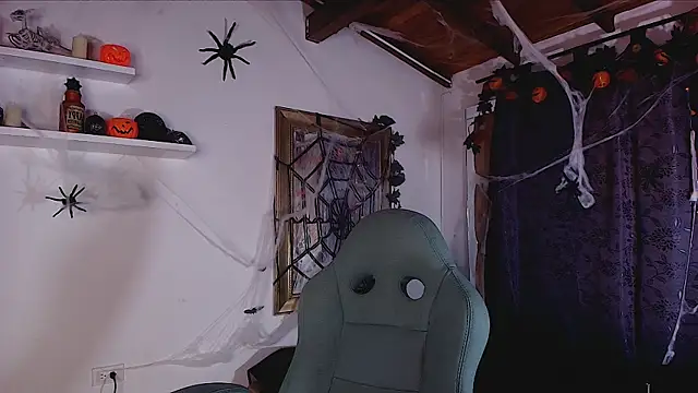 Snapshot of mister_miike chatting on 25, 10, 2025 mister miike online show from 25, 10, 2025