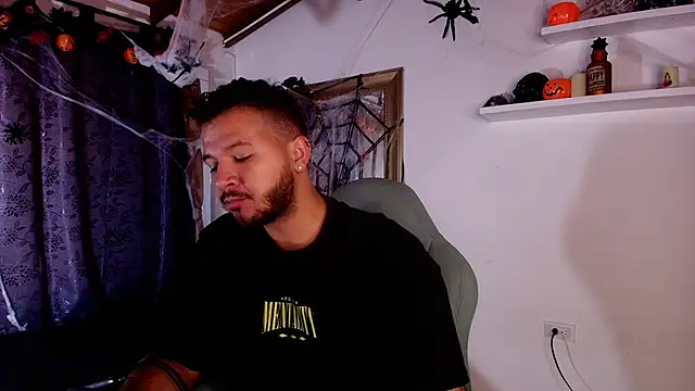 Snapshot of mister_miike chatting on 29, 10, 2025 mister miike online show from 29, 10, 2025