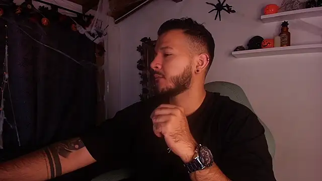 Snapshot of mister_miike chatting on 30, 10, 2025 mister miike online show from 30, 10, 2025