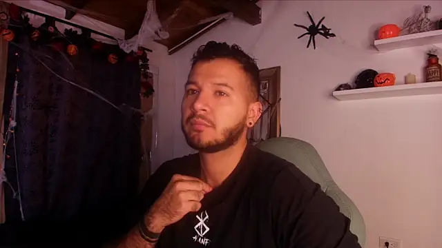 Snapshot of mister_miike chatting on 31, 10, 2025 mister miike online show from 31, 10, 2025