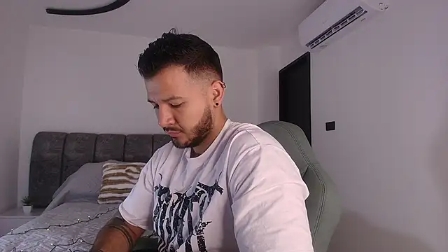 Snapshot of mister_miike chatting on 6, 11, 2025 mister miike online show from 6, 11, 2025