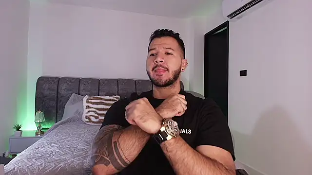 Snapshot of mister_miike chatting on 8, 11, 2025 mister miike online show from 8, 11, 2025