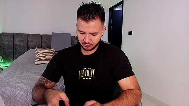 Snapshot of mister_miike chatting on 13, 11, 2025 mister miike online show from 13, 11, 2025