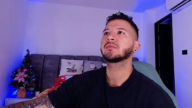 Snapshot of mister_miike chatting on 4, 12, 2025 mister miike online show from 4, 12, 2025