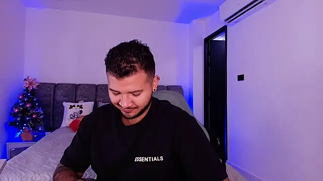 Snapshot of mister_miike chatting on 14, 12, 2025 mister miike online show from 14, 12, 2025